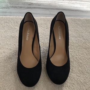 Suede black pumps UNWORN